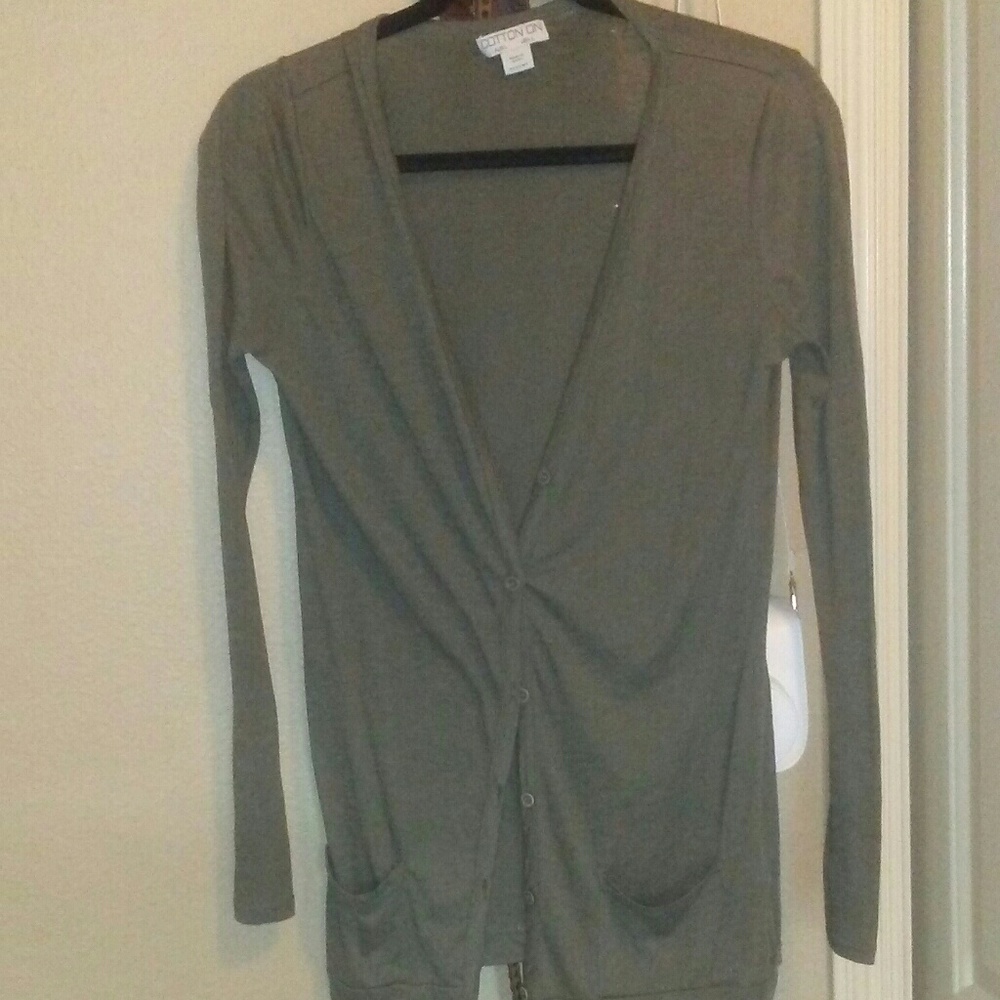 A Cotton On brand size medium.